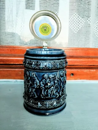 Jarras cerveza alemanas antiguas de cerámica