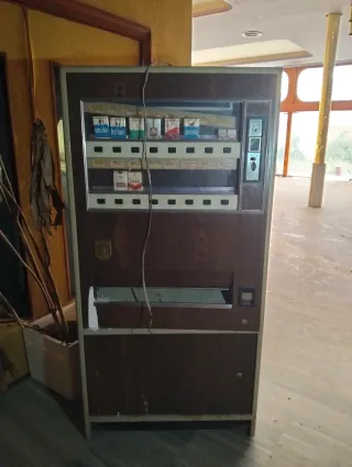 Máquina Expendedora Azcoyen Vintage año 1970.