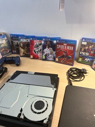 PS4 Slim 500GB + 2 Mandos + 9 Juegos + Cascos