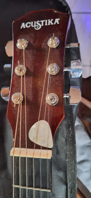 Chitarra Acustica Acustika