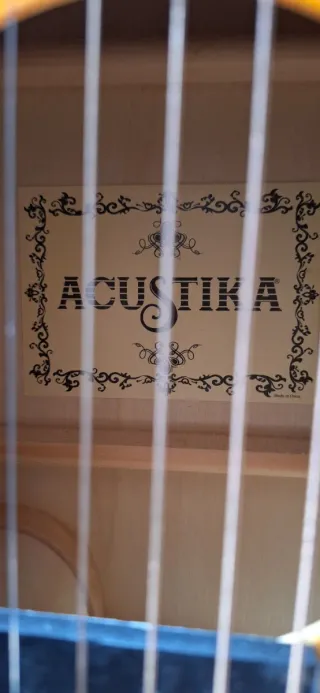 Chitarra Acustica Acustika