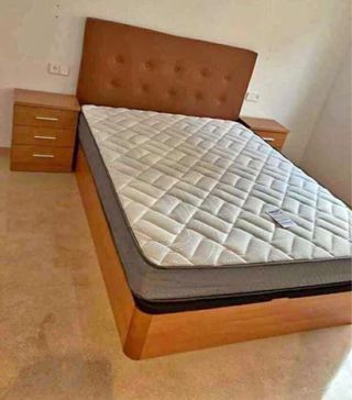 Colchón de tela y madera