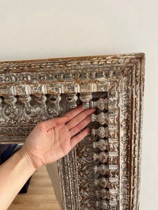 Espejo de madera maciza tallada