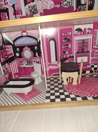 Casa de muñecas de madera