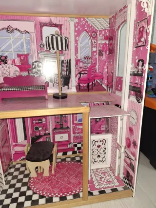 Casa de muñecas de madera