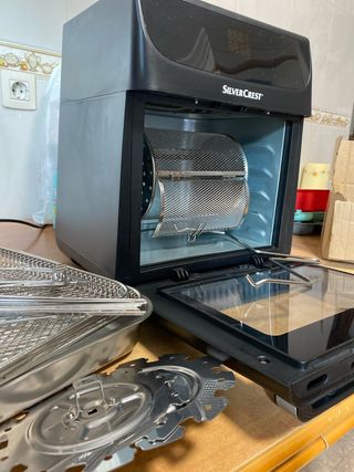 Freidora de aire SilverCrest con accesorios