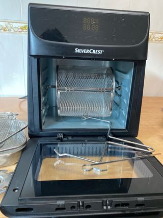 Freidora de aire SilverCrest con accesorios