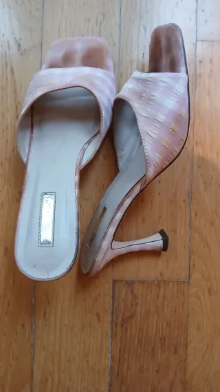 Sandalias tacón Primark cuadros rosa y blanco