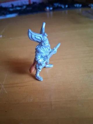 Caballero bretoniano a pie, Warhammer, metal