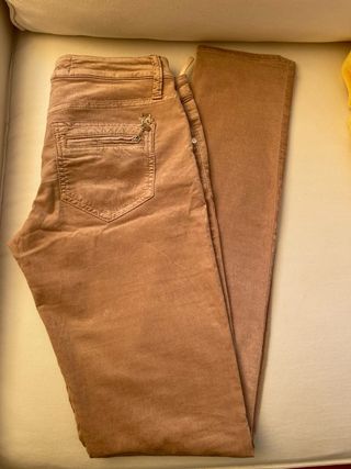 Pantaloni Elisabetta Franchi tg. 28 e’ una 42