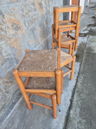 Banquetas de madera y ratán (6 unidades)