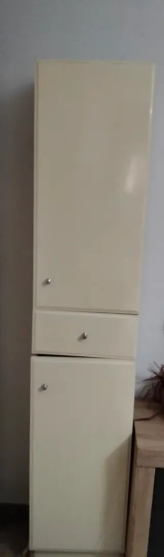 Mueble de baño alto beige