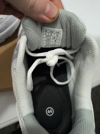 Zapatillas New Balance Blancas y Grises