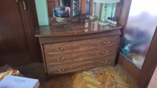 Cómoda de madera con 3 cajones