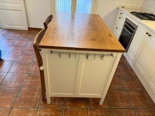 Isla de cocina TORNVIKEN con 2 taburetes