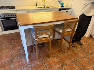 Isla de cocina TORNVIKEN con 2 taburetes