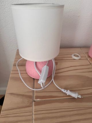 Lámpara de mesita de noche rosa