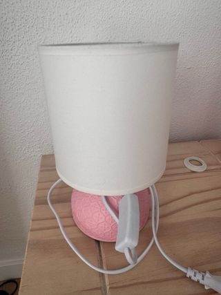 Lámpara de mesita de noche rosa