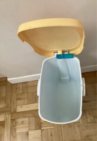 Cubo de basura con pedal, blanco y amarillo