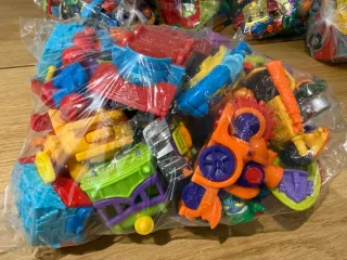 Lote de figuras Superthings son 10 kilos