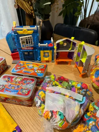 Lote de figuras Superthings son 10 kilos
