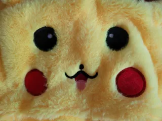 Gorro Pikachu con luces para niño