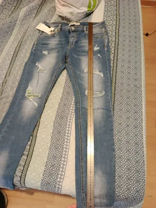 Pantalón vaquero Roto