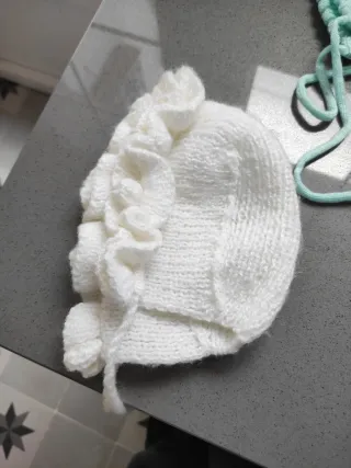 Gorritos de bebé tejidos