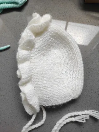 Gorritos de bebé tejidos