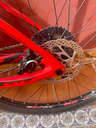 Bicicleta de Montaña BH Roja