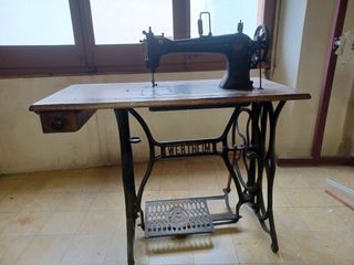 Máquina de Coser Antigua Wertheim