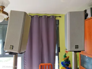 Altavoces Yamaha Plataforma Gris