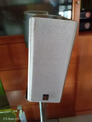 Altavoces Yamaha Plataforma Gris