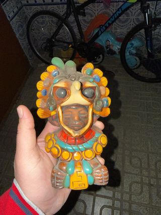 Figura decorativa estilo maya