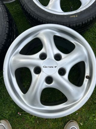 Cuatro llantas Porsche 17”