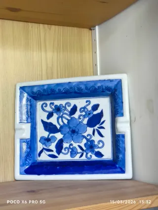 Cenicero de porcelana azul y blanco