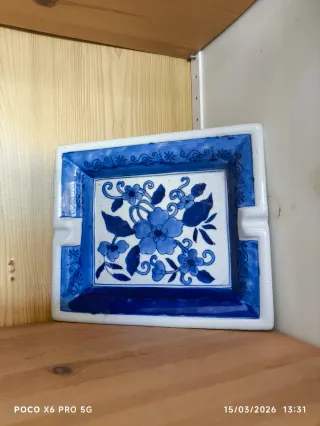 Cenicero de porcelana azul y blanco