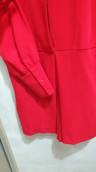 Vestido corto Zara Rojo Talla S . Falda pantalón.