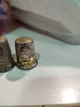 Due ditali d'argento per cucire