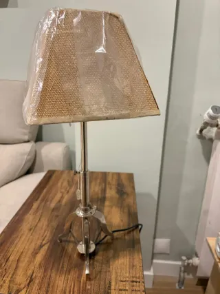 Lámpara de mesa metal plateado y yute