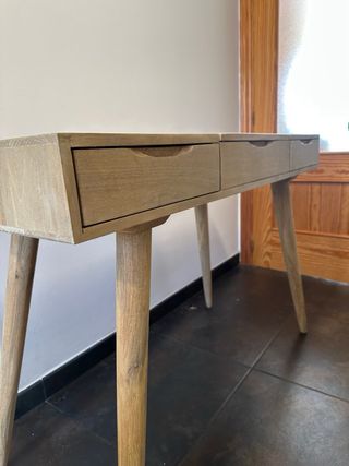 Escritorio/tocador de madera con espejo