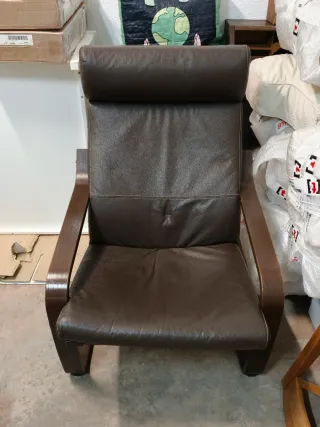 Sillón de piel marrón en perfecto estado.