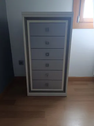 Cómoda y Mesitas de Noche