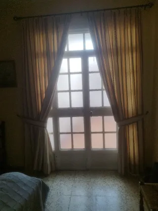 Cortina de salón beige y marrón