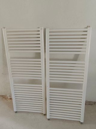 Radiadores blancos de metal