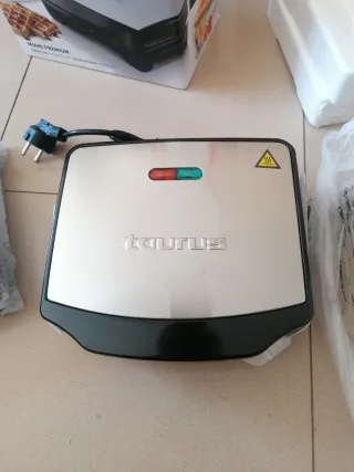 Sandwichera Taurus Miami Premium Nueva