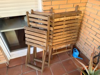 Mesa y 2 sillas de jardín de madera