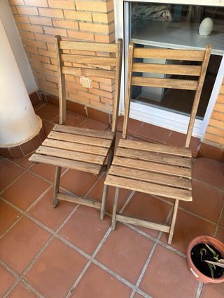 Mesa y 2 sillas de jardín de madera