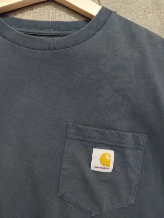 Camiseta Carhartt verde con bolsillo