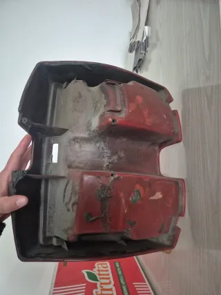 Guantera Vespa PK125XL Roja